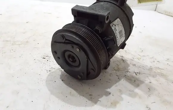 Renault Trafic II (X83) Air conditioning (A/C) compressor (pump) 7700105765