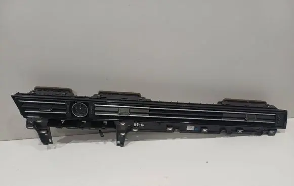 Volkswagen Passat Alltrack Dash center air vent grill 3g1858416