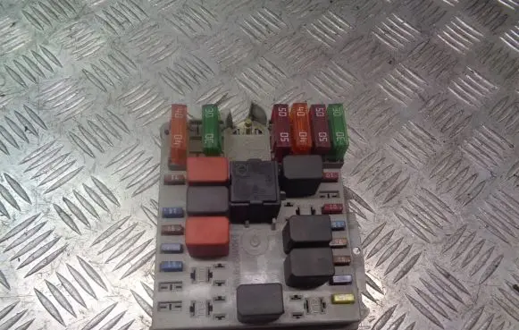 Alfa Romeo 147 Fuse box cover