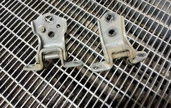 Ford Ranger Front door hinge set AB39-2122800-AA