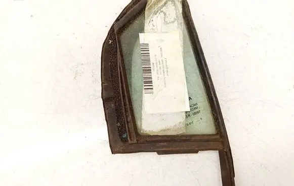 Toyota Yaris Front door vent window glass four-door