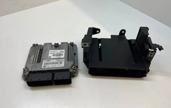 Mini Cooper Countryman R60 Engine control unit/module 8517727 73260914 0281018477