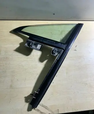 Peugeot 407 Front vent window/glass (coupe) 43R001596 E000231