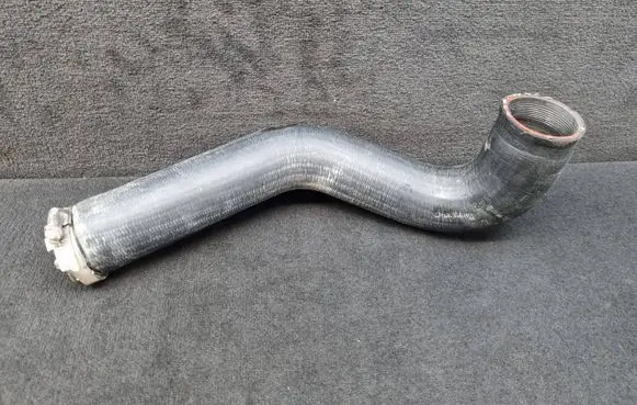 Audi Q7 4L Intercooler hose/pipe 4L0145737B