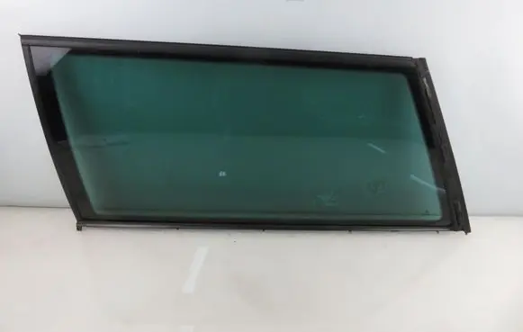Volkswagen PASSAT B5.5 Rear side window