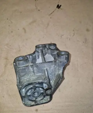 Volvo V70 Engine mounting bracket 8634123 1285