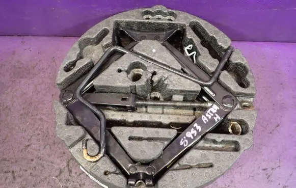 Opel Astra H Tool set 