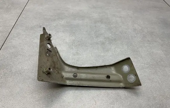 Volkswagen PASSAT B8 Fender mounting bracket 3G0821141