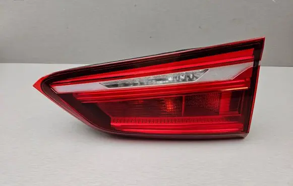 Tailgate rear/tail lights