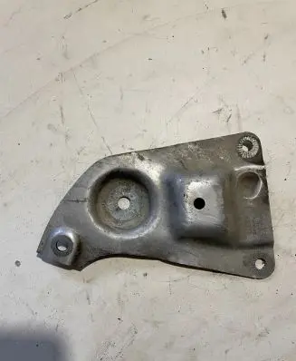 Volkswagen PASSAT B5.5 Engine mounting bracket 8D0399541D