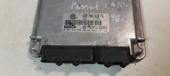 Volkswagen PASSAT B5 Engine control unit/module 038906018FG 0281010063