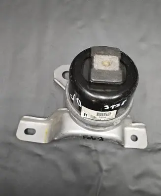 Volvo XC60 Engine mount bracket 31330135 F7008000 F4SWP