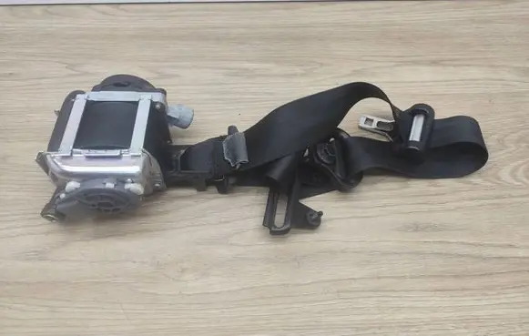Volvo V60 Front seatbelt 39818843 624085000A