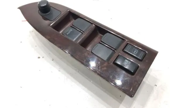 Suzuki Grand Vitara II Electric window control switch 64J20