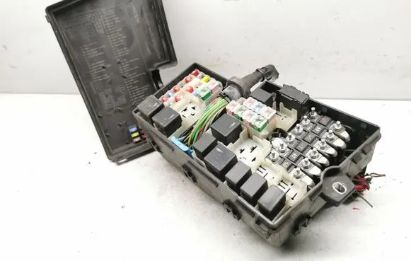 Volvo V50 Fuse module 30737029