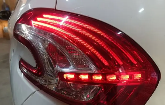 Peugeot 208 Rear/tail lights 9672628280
