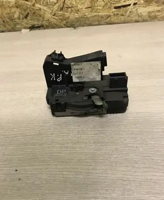 Opel Zafira A Front door lock