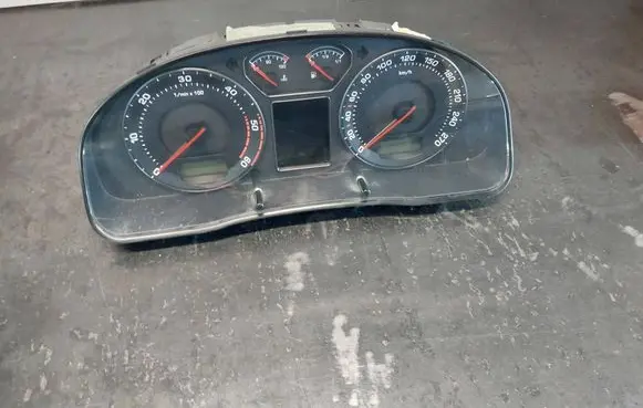 Skoda Superb B5 (3U) Speedometer (instrument cluster) 3U0920841A