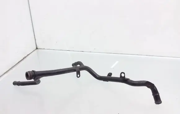 Volkswagen PASSAT B6 Engine coolant pipe/hose 03G121065H
