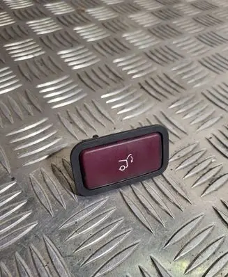 Mercedes-Benz E W211 Tailgate opening switch A2118219551 31020302