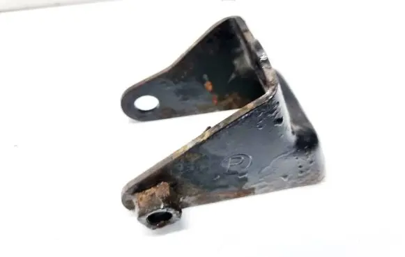 Toyota RAV 4 (XA20) Engine mounting bracket