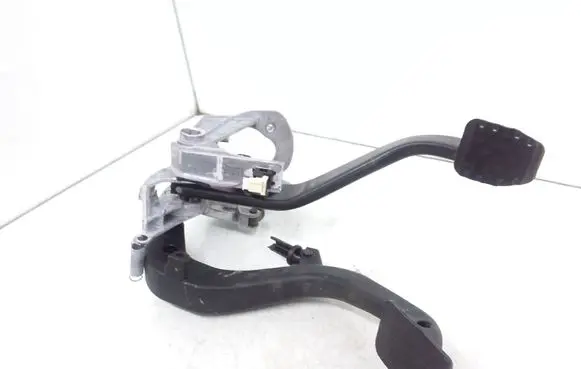 BMW 3 F30 F35 F31 Pedal assembly 6860643 35006860643 6761310