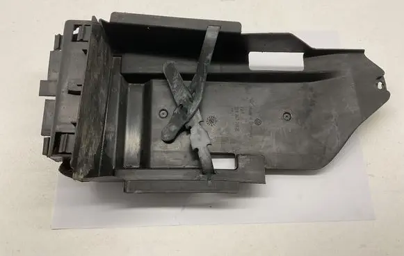 Volkswagen PASSAT B5.5 Other trunk/boot trim element 3B9867706B