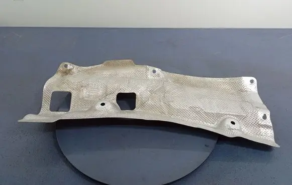 Audi Q7 4M Exhaust heat shield 4M0825662J