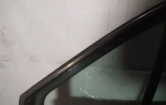 Renault Scenic II - Grand scenic II Front door vent window glass four-door as2
