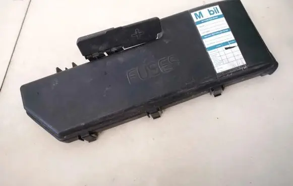 Volvo S60 Fuse box cover 9494211