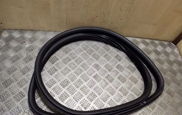 Volvo XC70 Rear door rubber seal (on body) 