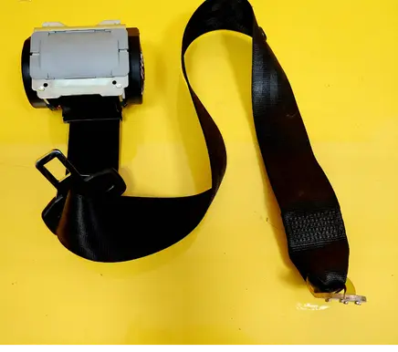 Rear seatbelt