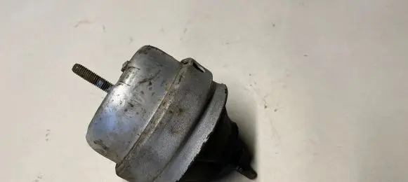Audi A6 S6 C5 4B Engine mount bracket