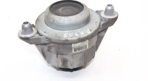 Mercedes-Benz E W212 Engine mount bracket A2042404217