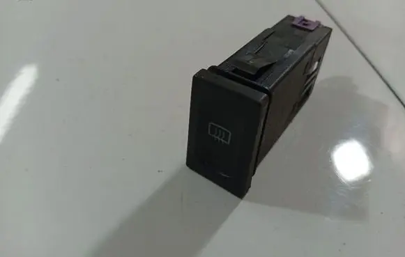 Volkswagen PASSAT B5.5 Windscreen/window heater switch 3B0959621C