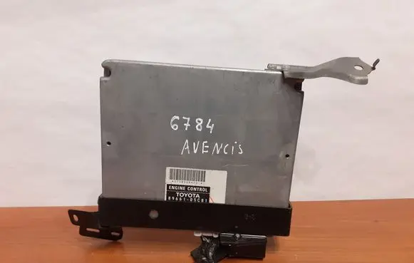 Toyota Avensis T250 Engine control unit/module 6784 8966105C81