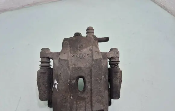 Toyota Prius (XW20) Front brake caliper 