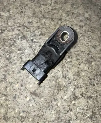 BMW 5 E39 Fuel pressure sensor 0261230046