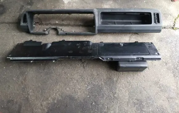 Ford Granada Dashboard 78GGT018B08AA 78GGT018B09AA