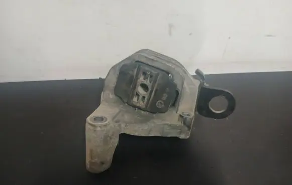 Volvo S60 Engine mount bracket 326C88