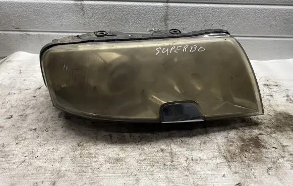 Skoda Superb B5 (3U) Headlight/headlamp 24675300