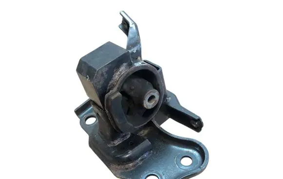 Toyota Auris 150 Engine mounting bracket