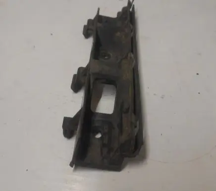 Volkswagen PASSAT B6 Front bumper mounting bracket 3C0807184