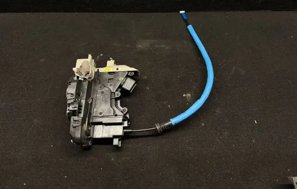 KIA Ceed Front door lock 81320J7000