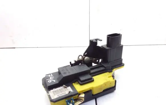 Volvo V70 Rear door lock 8650554