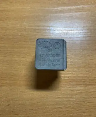 Mercedes-Benz A W169 Other relay 0025422619 C2667