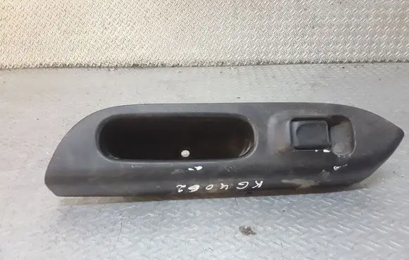 Opel Frontera B Electric window control switch 8971221021