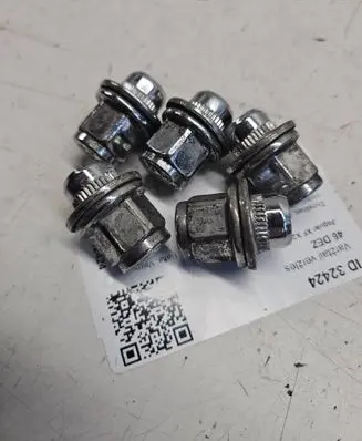 Jaguar XF X250 Nuts/bolts 1234