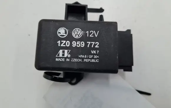 Skoda Octavia Mk2 (1Z) Seat heating relay 1Z0959772