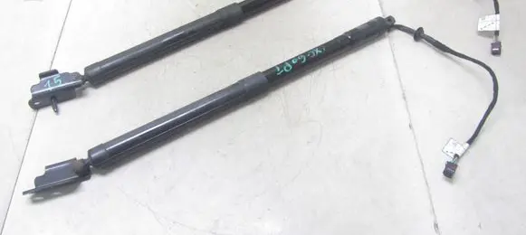 Volvo XC60 Tailgate strut 